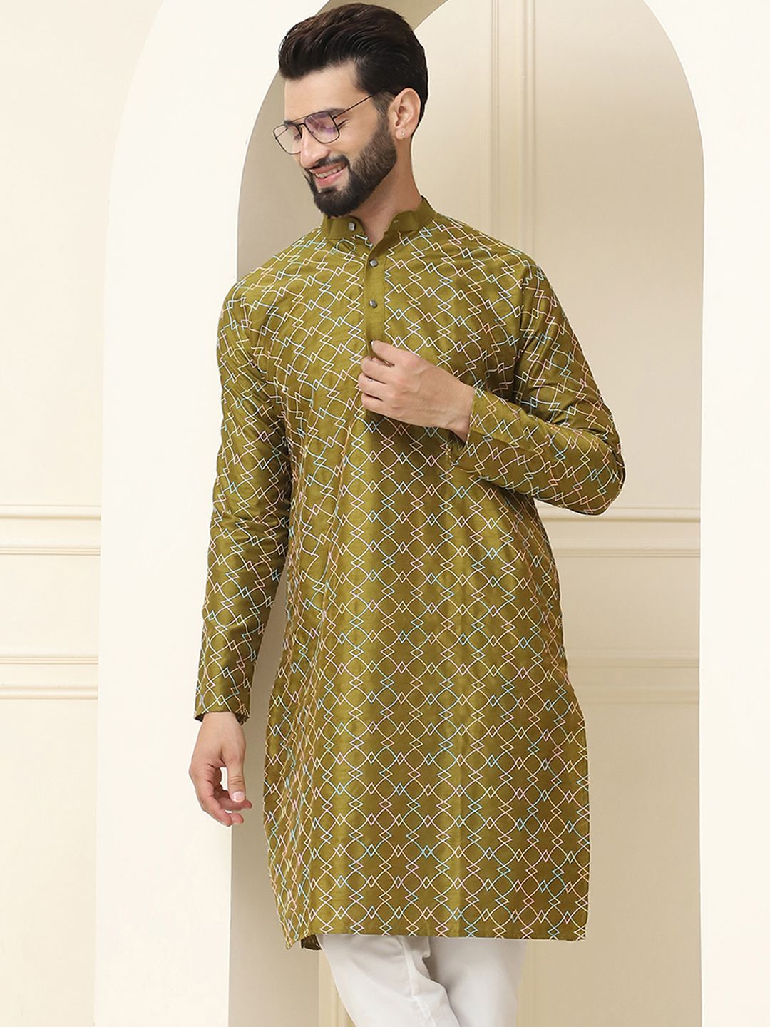 SOJANYA Men Geometric Embroidered Thread Work Kurta