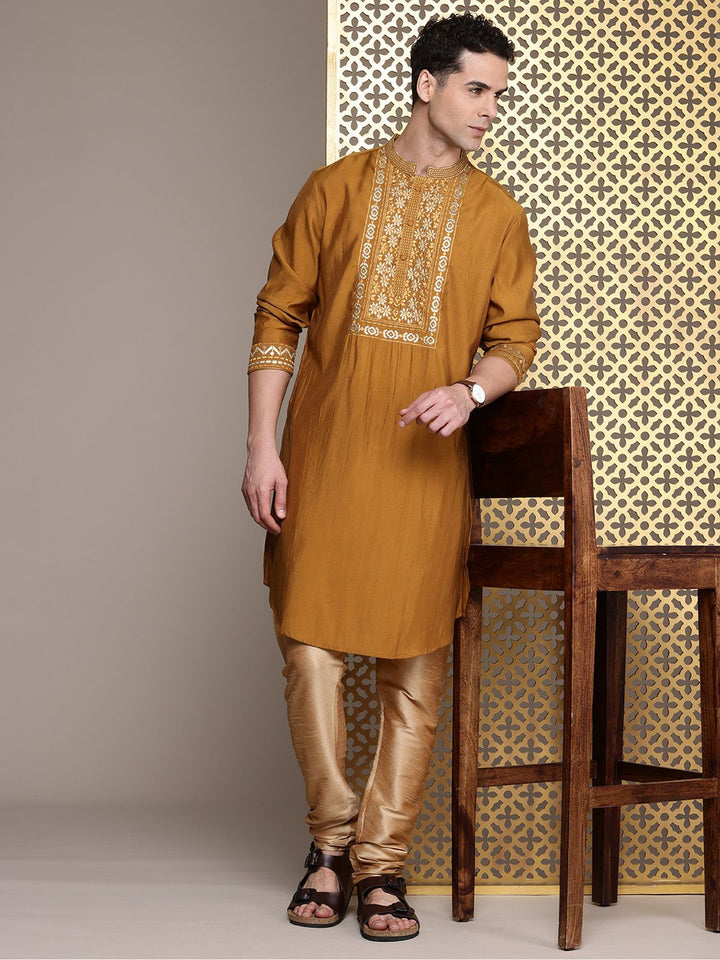 House of Pataudi Floral Yoke Design Mandarin Collar Thread Work Jashn Kurta