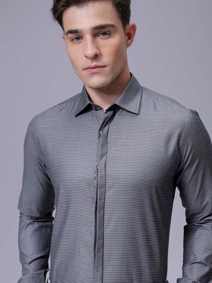 The Indian Garage Co. X Luxe Men Slim Fit Cutaway Collar Textured Formal Shirt