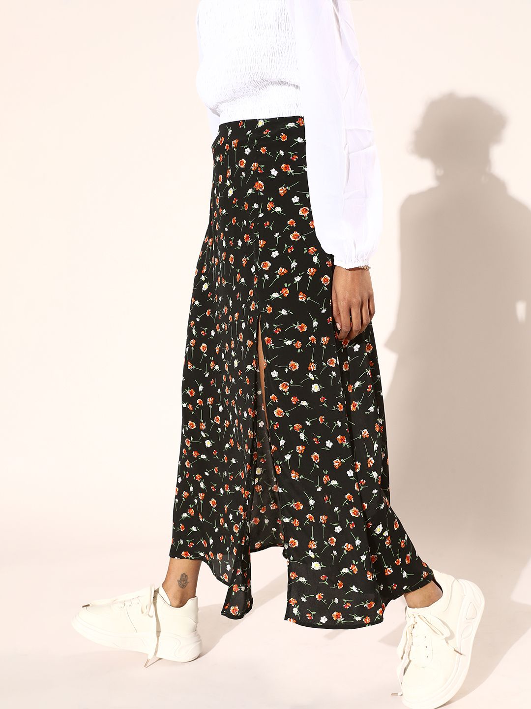 Berrylush Women Black Floral Floral Fantasy Skirt