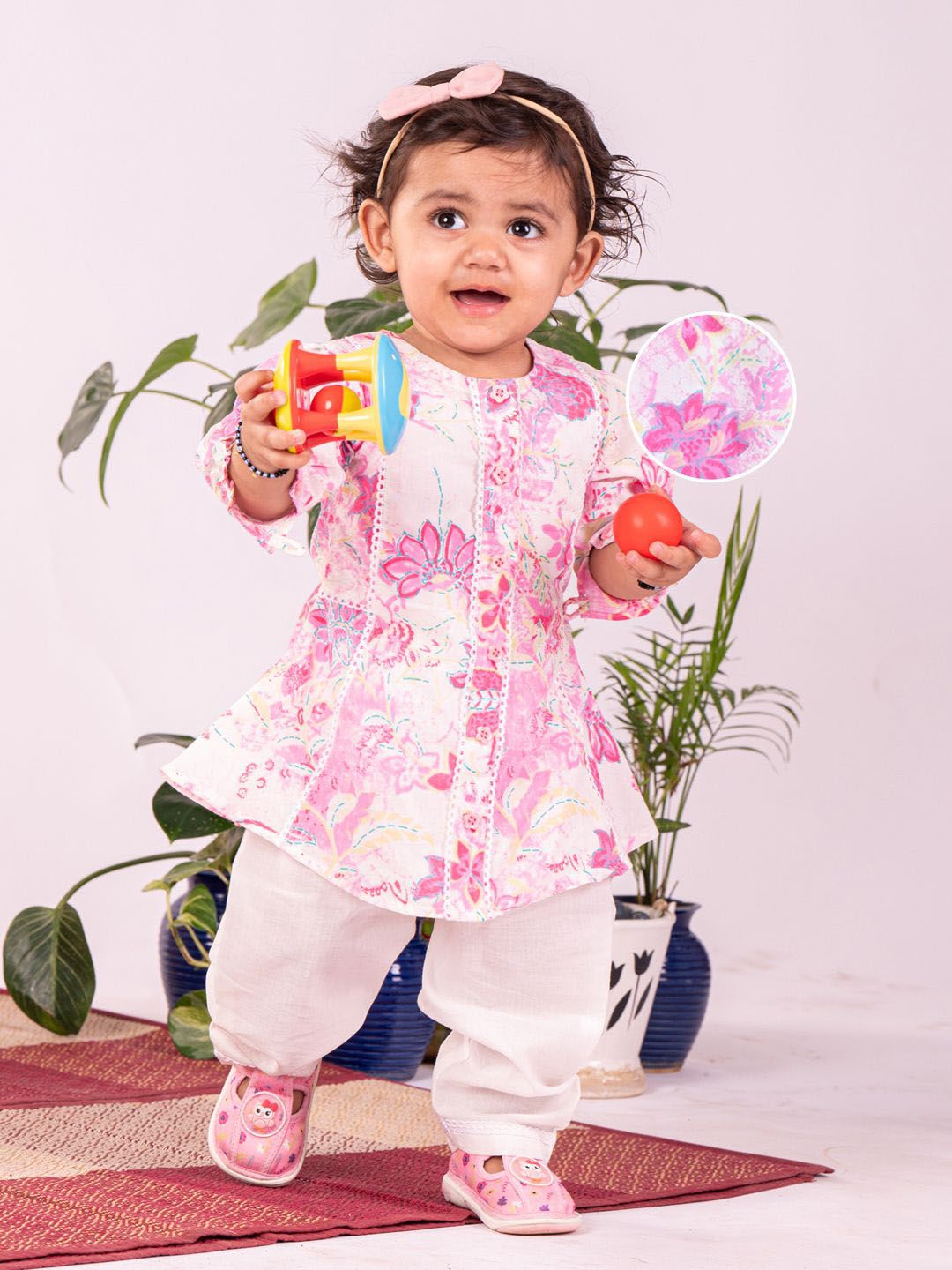 VASTRAMAY Girls Floral Printed Regular Pure Cotton Kurta with Trousers