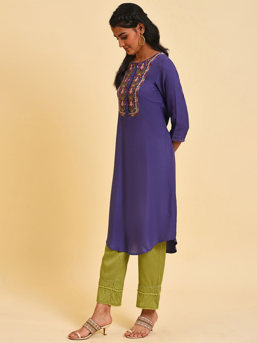 W Floral Yoke Design Thread work Regular Thread Work Kurta With Trousers
