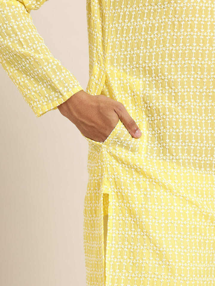 SOJANYA Men Embroidered Kurta