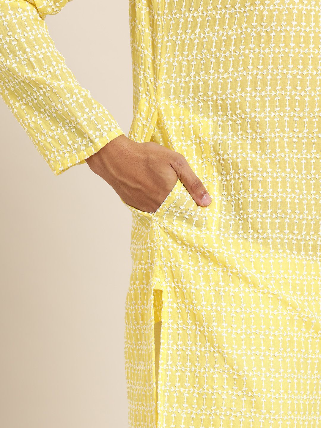 SOJANYA Men Embroidered Kurta