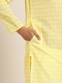 SOJANYA Men Embroidered Kurta