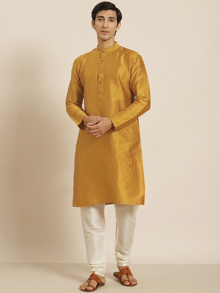 SOJANYA Kurta Design Tenunan Kuning Mustard Lelaki