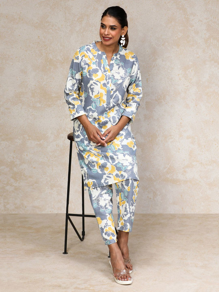 Varanga Women Printed Regular Kurta with Trousers