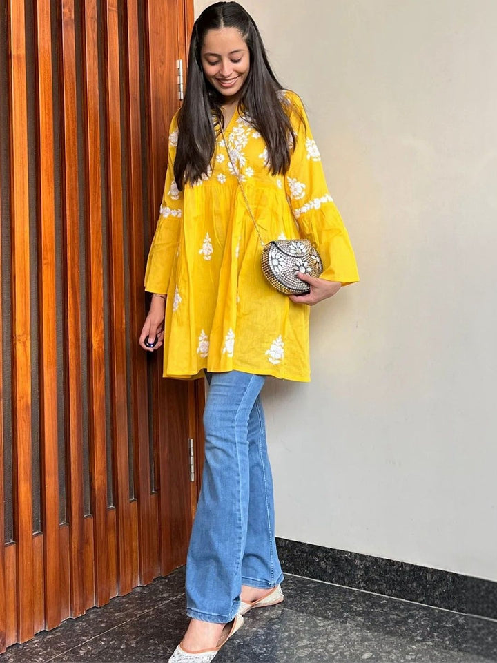 Rumah Wanita Chikankari Floral Sulam Lengan Berkobar Chikankari Floral Kurta