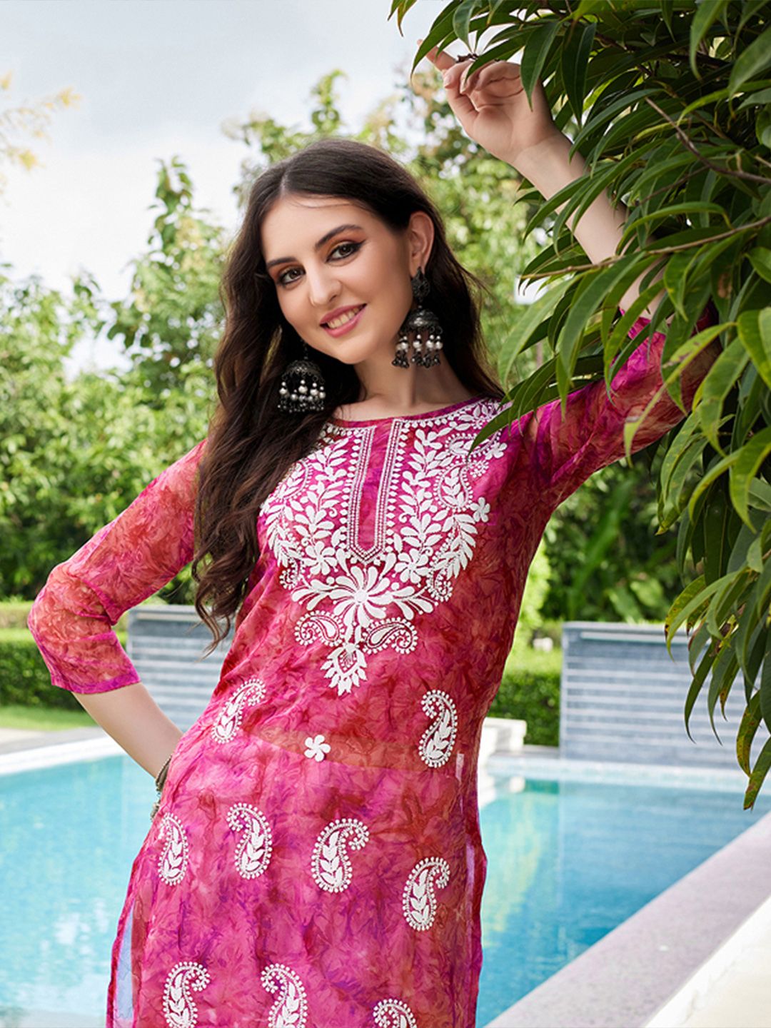 KALINI Floral Embroidered Chikankari Georgette Straigth Kurta