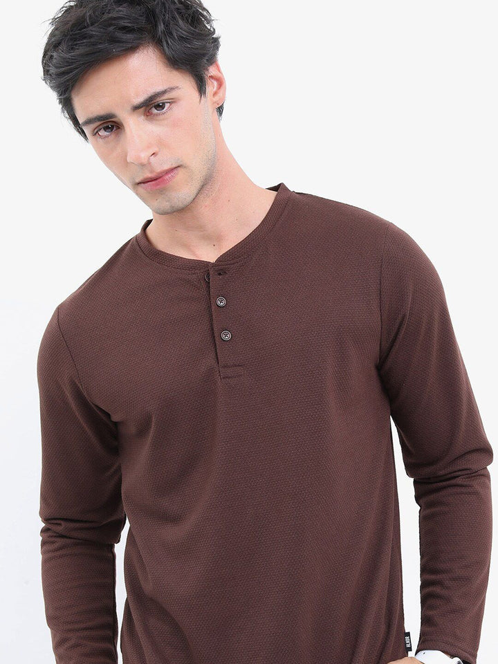 Highlander Henley Neck Popcorn berstruktur tshirt biasa