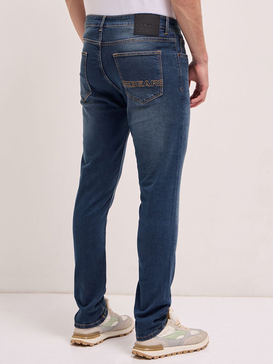 THE BEAR HOUSE Men Slim Fit Light Fade Jeans