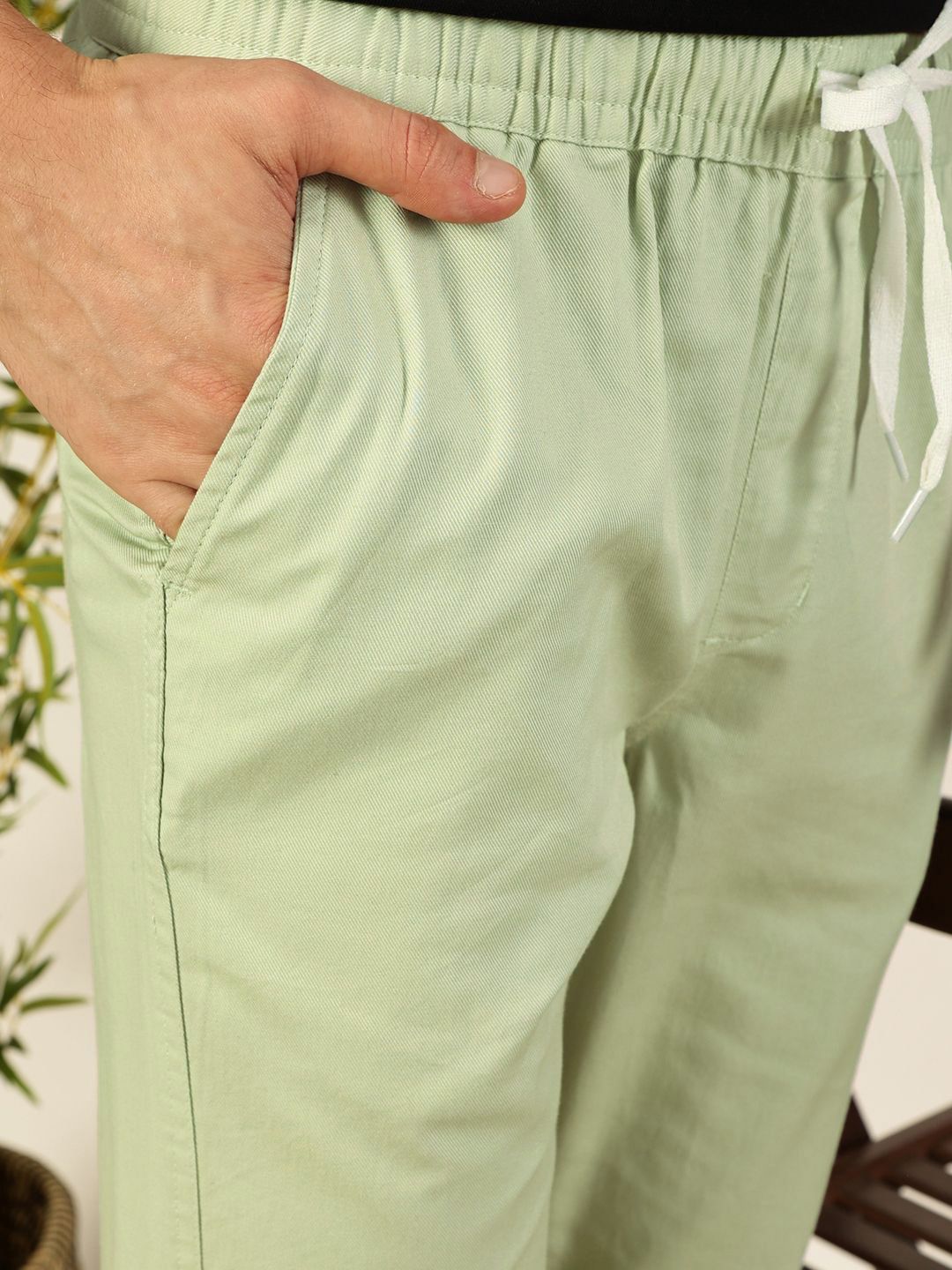 Thomas Scott Men Regular Fit Classic Easy Wash Mid-Rise Woven Joggers