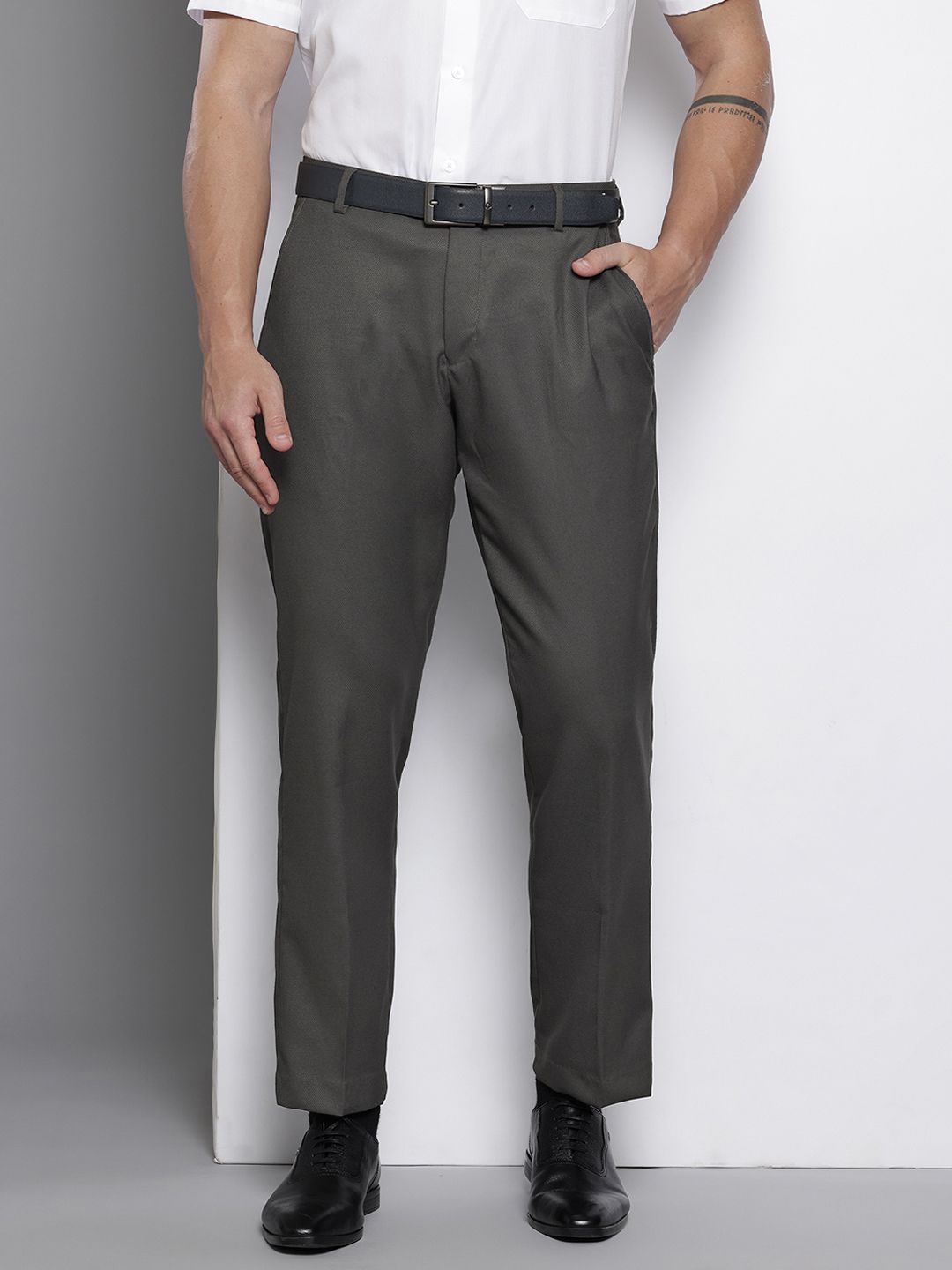 The Indian Garage Co. X Luxe Men Textured Regular Fit Formal Trousers