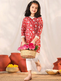 VASTRAMAY Girls Floral Printed V-Neck Cotton Kurta