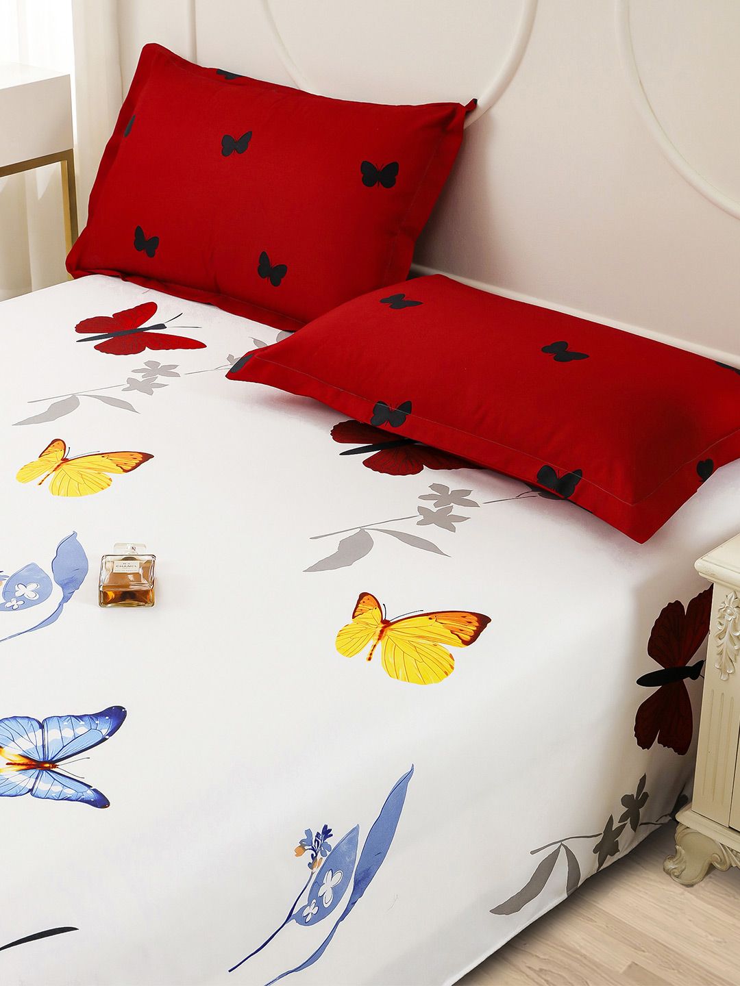 Story@home White & Red Floral Printed 240 TC Satin Finish Queen Bedsheet Set