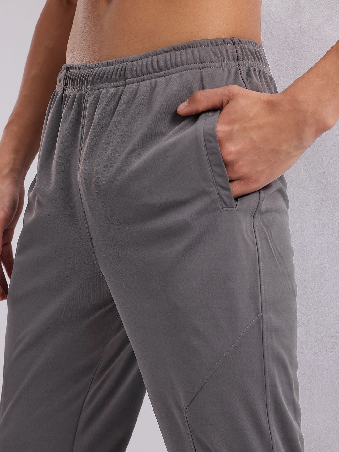 HRX by Hrithik Roshan Men Mid-Rise Brand Logo Detail Rapid-Dry Training Joggers