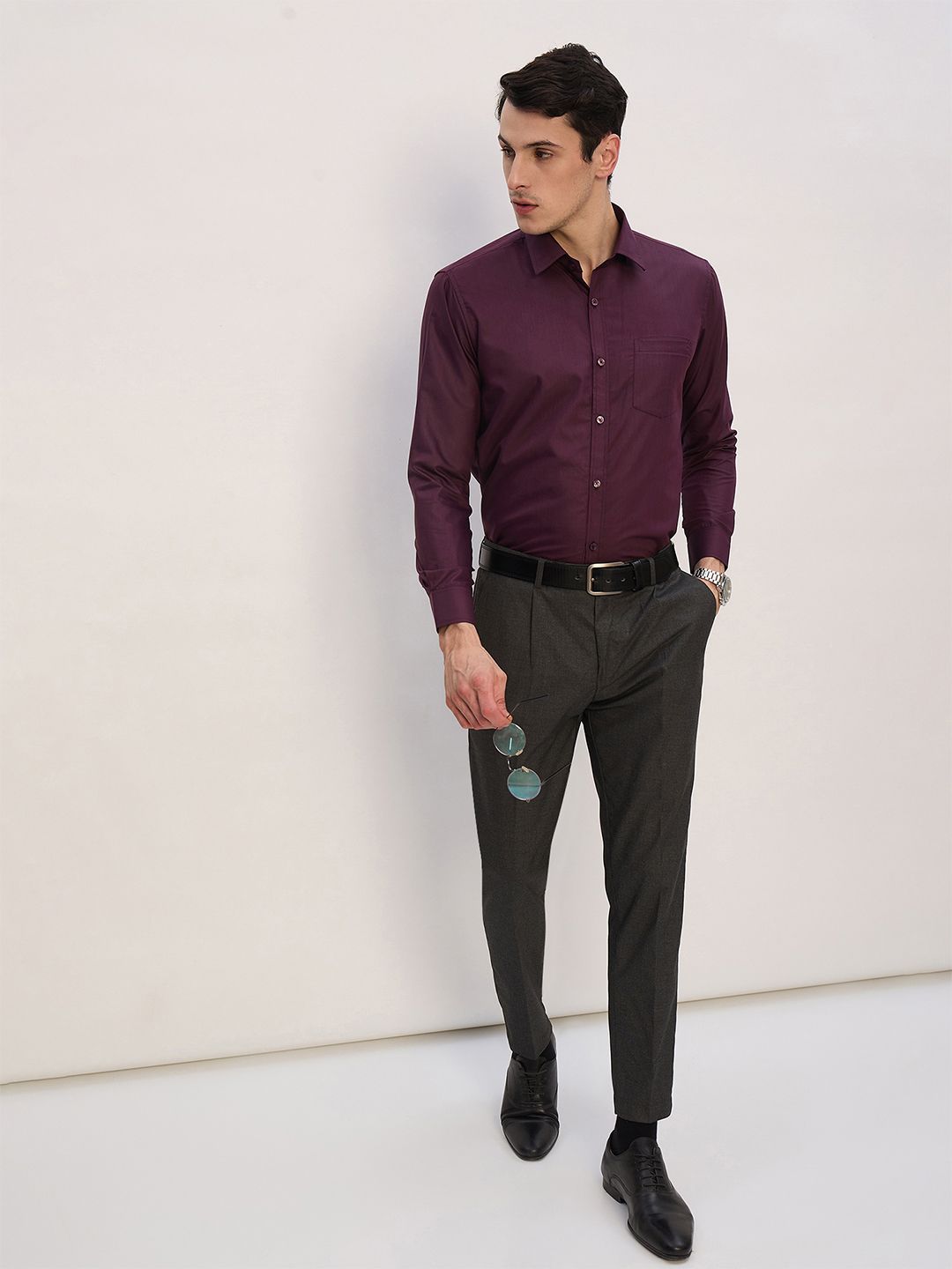 DENNISON Men Wine-Coloured Comfort Slim Fit Solid Formal Shirt
