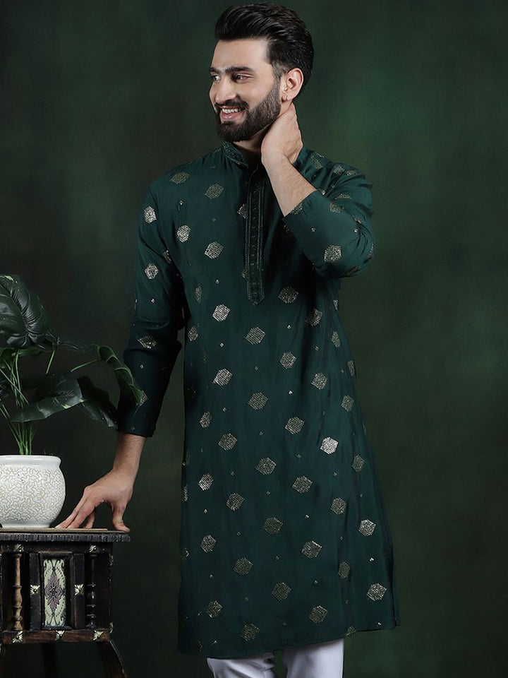 SOJANYA Geometric Embroidered Mandarin Collar Sequinned Straight Kurta