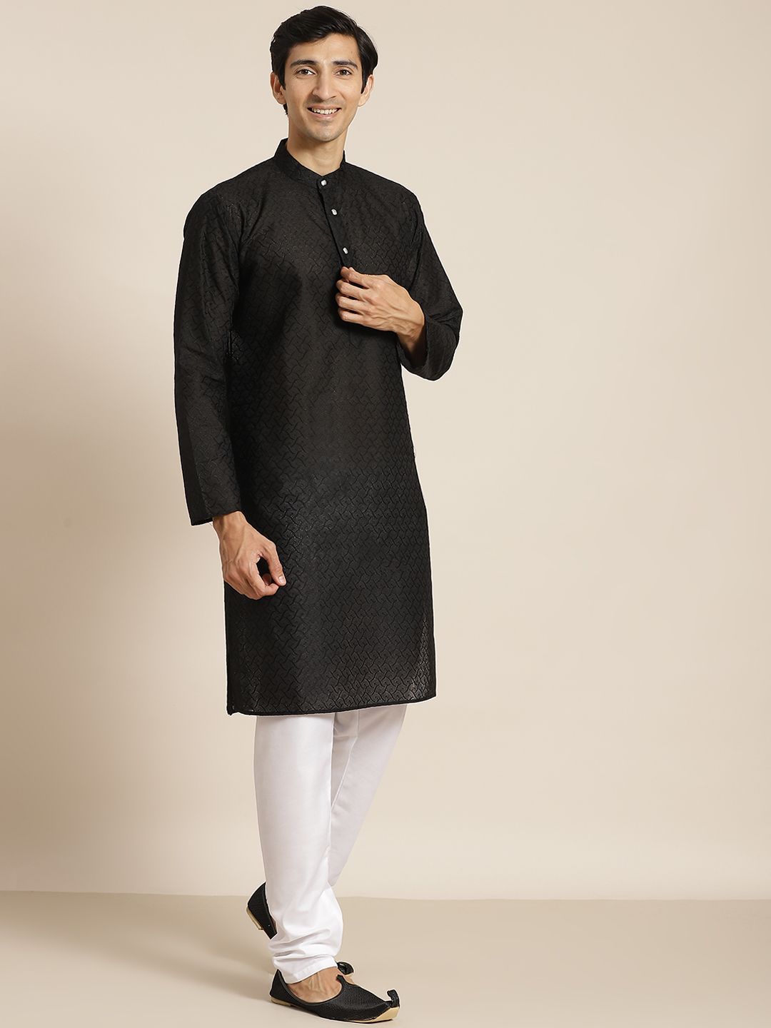 SOJANYA Lelaki Motif Etnik Hitam Chikankari Kurta Kapas Tulen dengan Jaket Churidar & Nehru