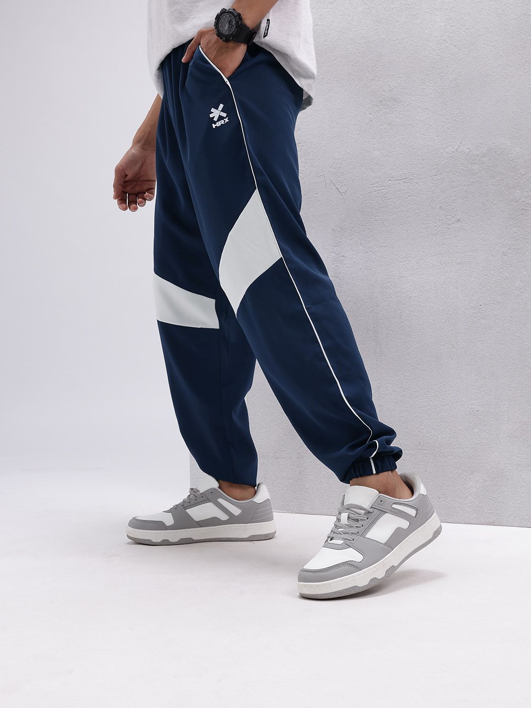 HRX by Hrithik Roshan Men Lifestyle Contrast Piping Detail Joggers