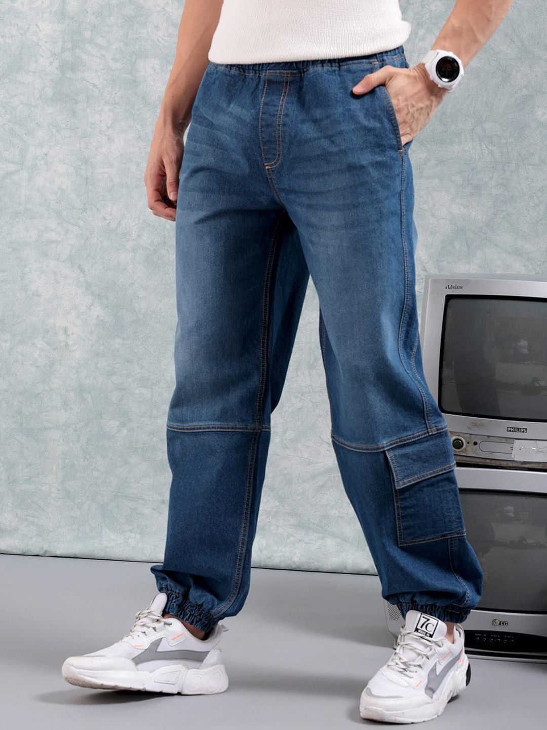 The Indian Garage Co Men Loose Fit Light Fade Cargo Jogger Jeans