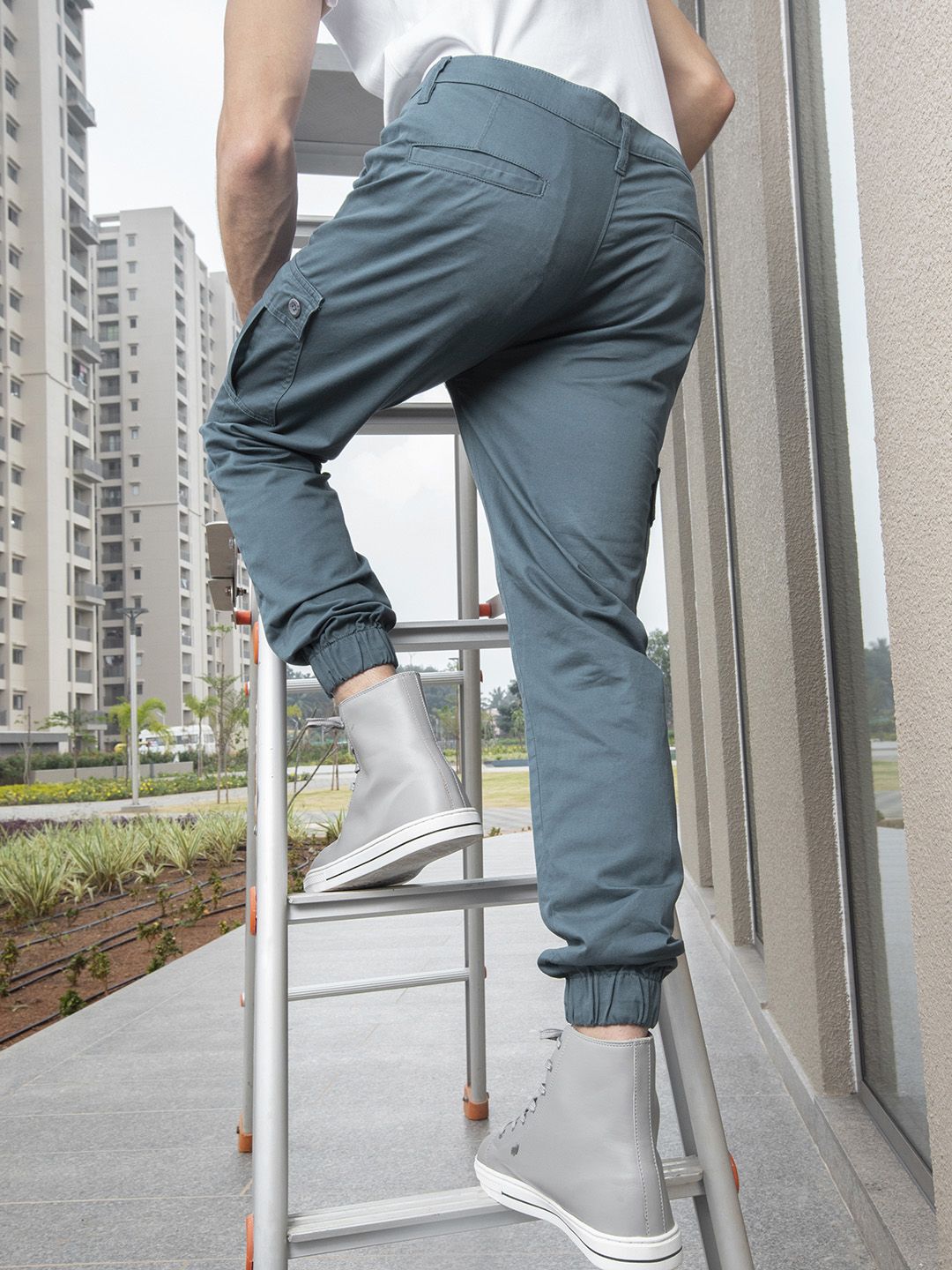 The Indian Garage Co Men Grey Slim Fit Solid Cargos Joggers