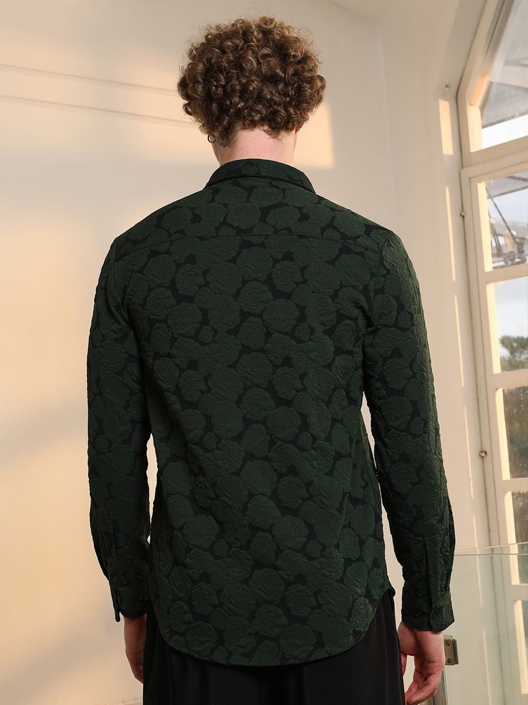 Campus Sutra Comfort Textured Floral Spread Collar Casual Shirt