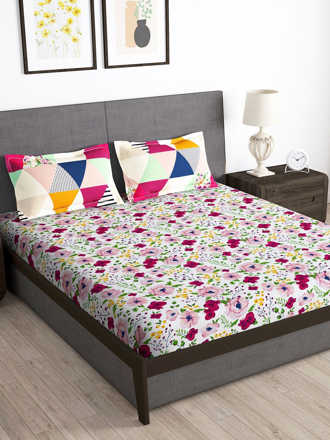 Story@home White & Pink Geometric 180 TC Queen Bedsheet with 2 Pillow Covers