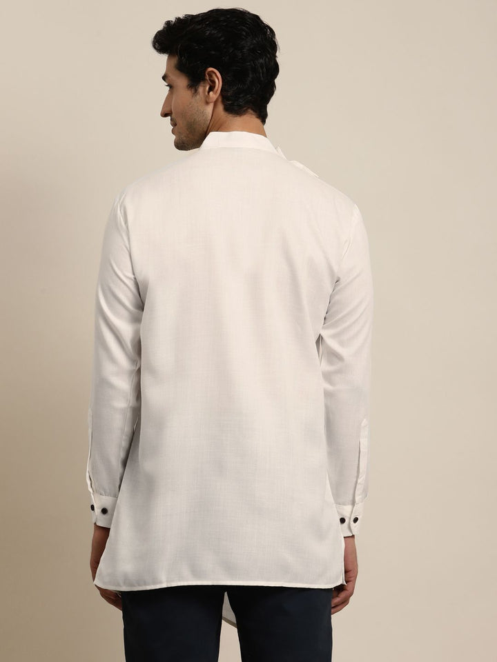 Anug oleh SOJANYA Men Off White Asymmetric Hemline Kurta