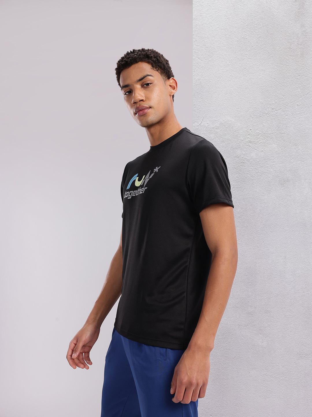 HRX oleh koleksi pasangan Hrithik Roshan dicetak dengan cepat-kering t-shirt