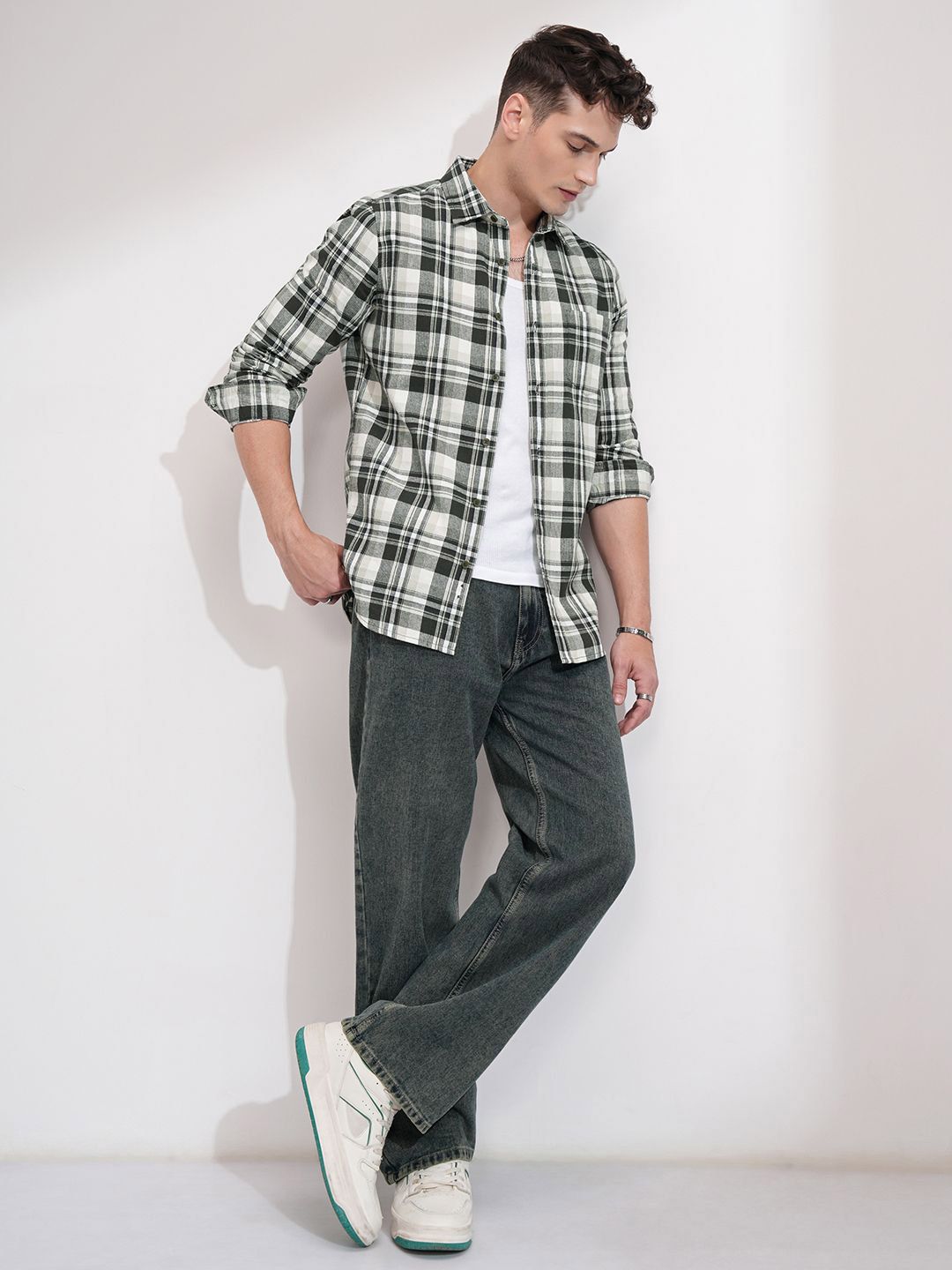 HIGHLANDER Men Opaque Checked Casual Shirt