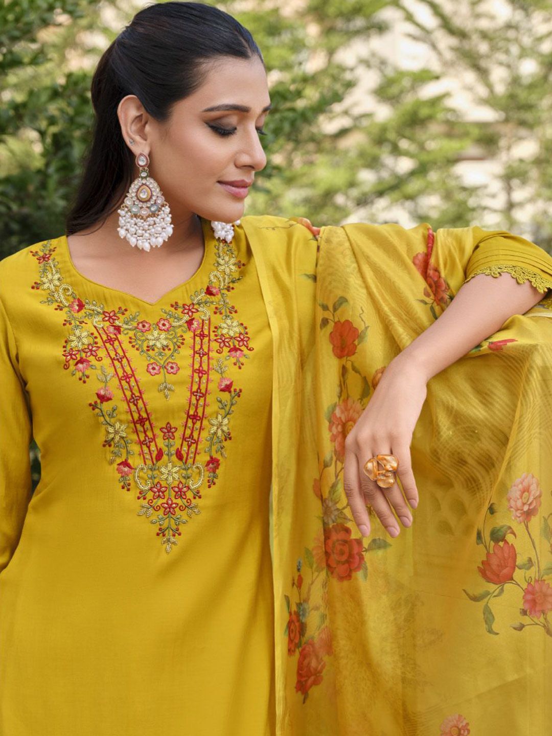 Varanga Floral Embroidered Sweetheart Neck Kurta With Salwar & Dupatta
