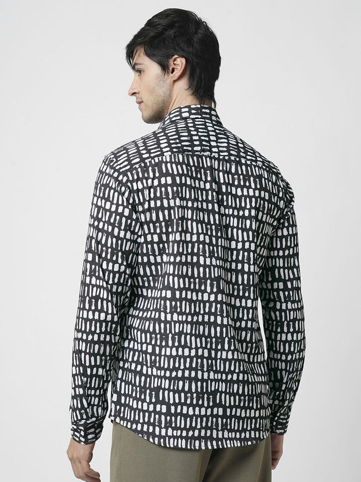 VASTRADO Men Classic Spread Collar Geometric Printed Slim Fit Casual Shirt