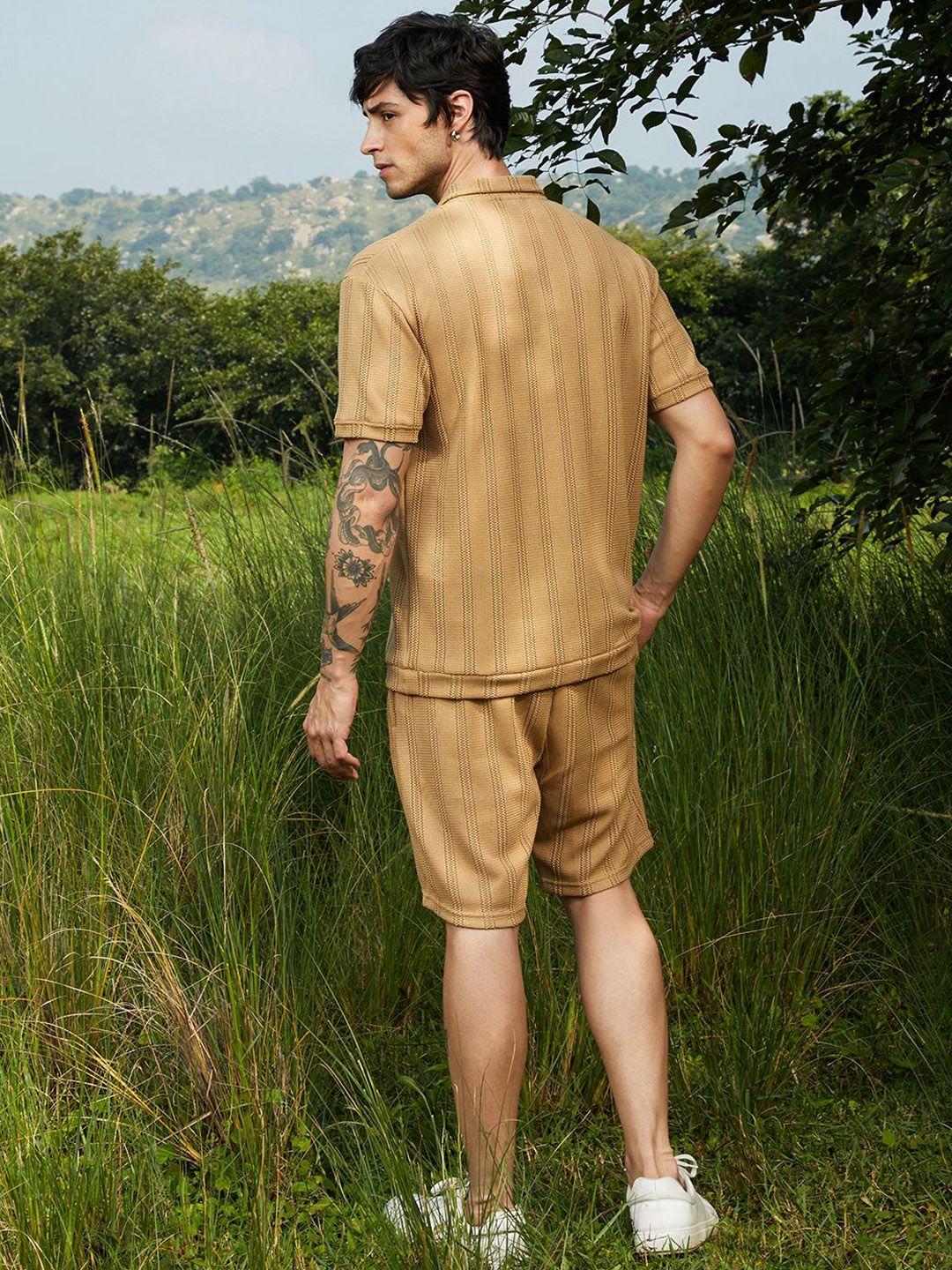 Campus Sutra Self Design Polo Collar T-Shirt With Shorts