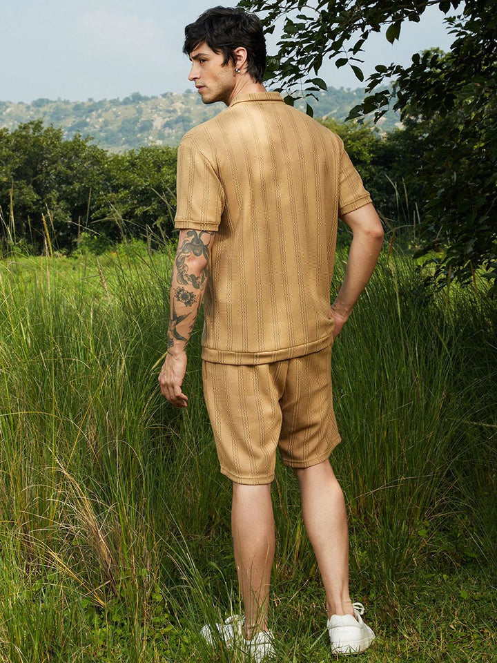 Campus Sutra Self Design Polo Collar T-Shirt With Shorts
