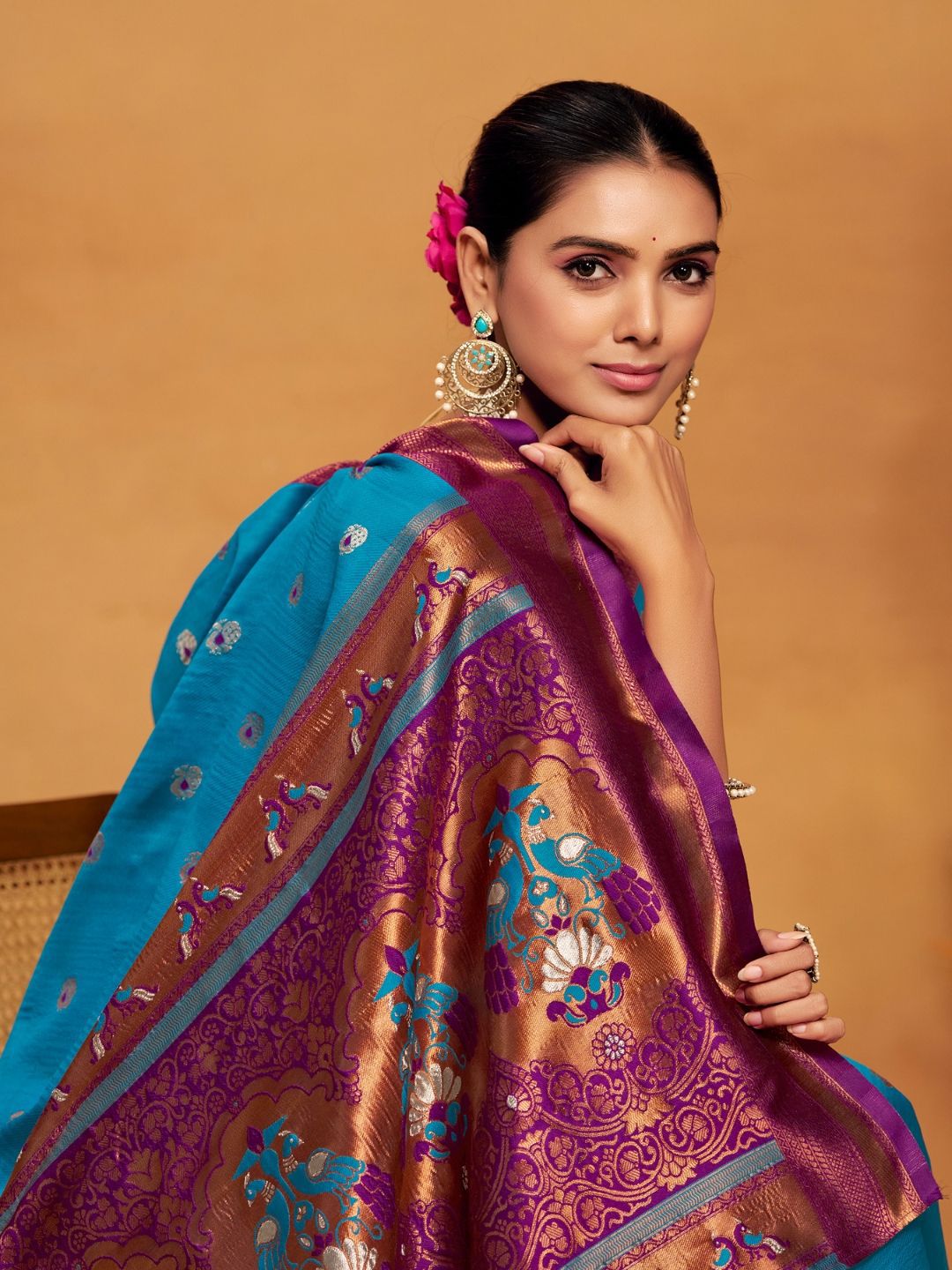 Kalini Woven Design Zari Silk Blend Paithani Saree Dengan Sekeping Blus
