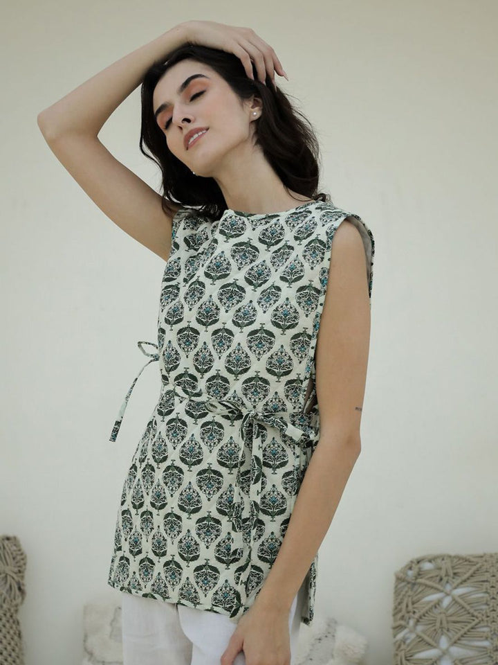 Sanskrutihomes jaket selimut leher bulat bercetak bunga