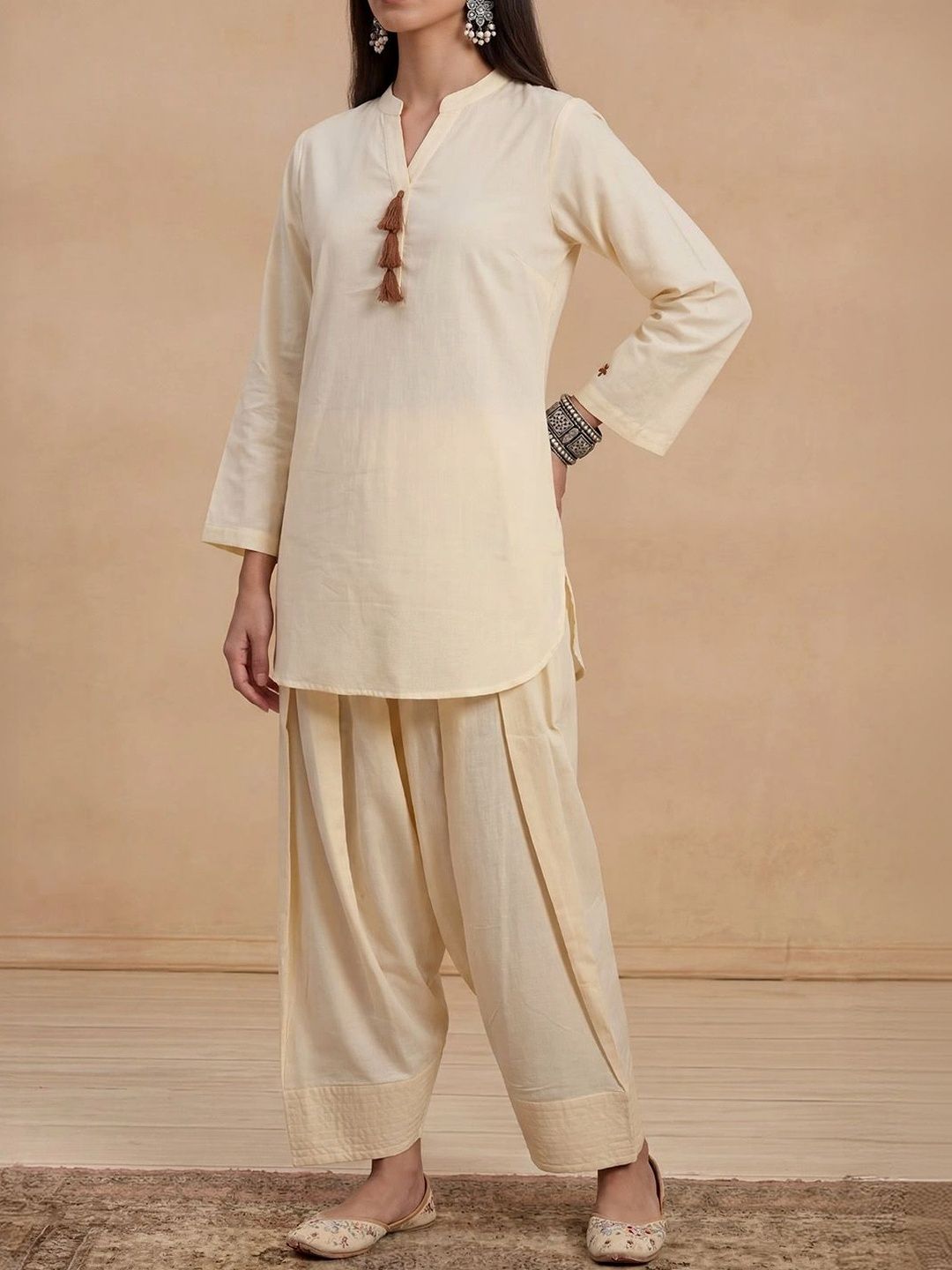 Rumah Chikankari Kurta Chikankari Biasa Wanita dengan Seluar