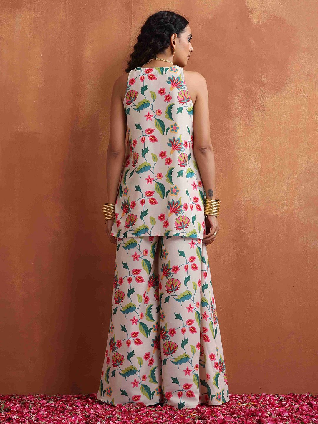 Truebrowns Floral Printed Gotta Patti Kurti dengan Sharara