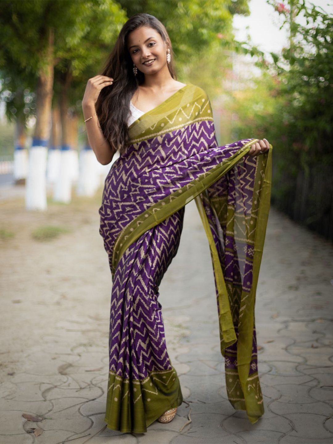 KALINI Geometric Printed Poly Georgette Saree