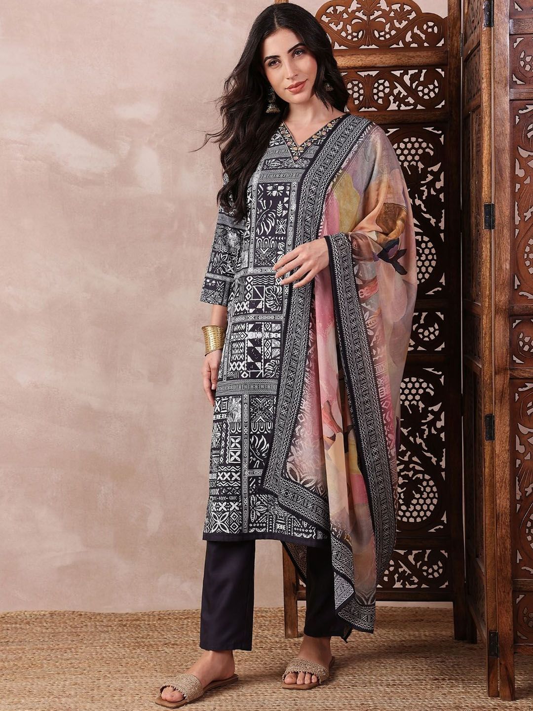 KALINI Geometric Printed Thread Work Straight Kurta with Trousers & Dupatta