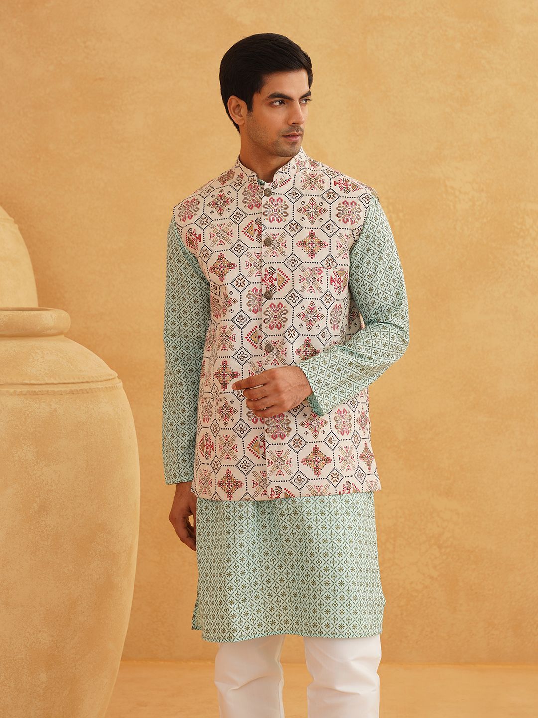 SOJANYA Motif Etnik Bercetak Kurta Lurus Kolar Mandarin Dengan Piyama Dan Jaket Nehru