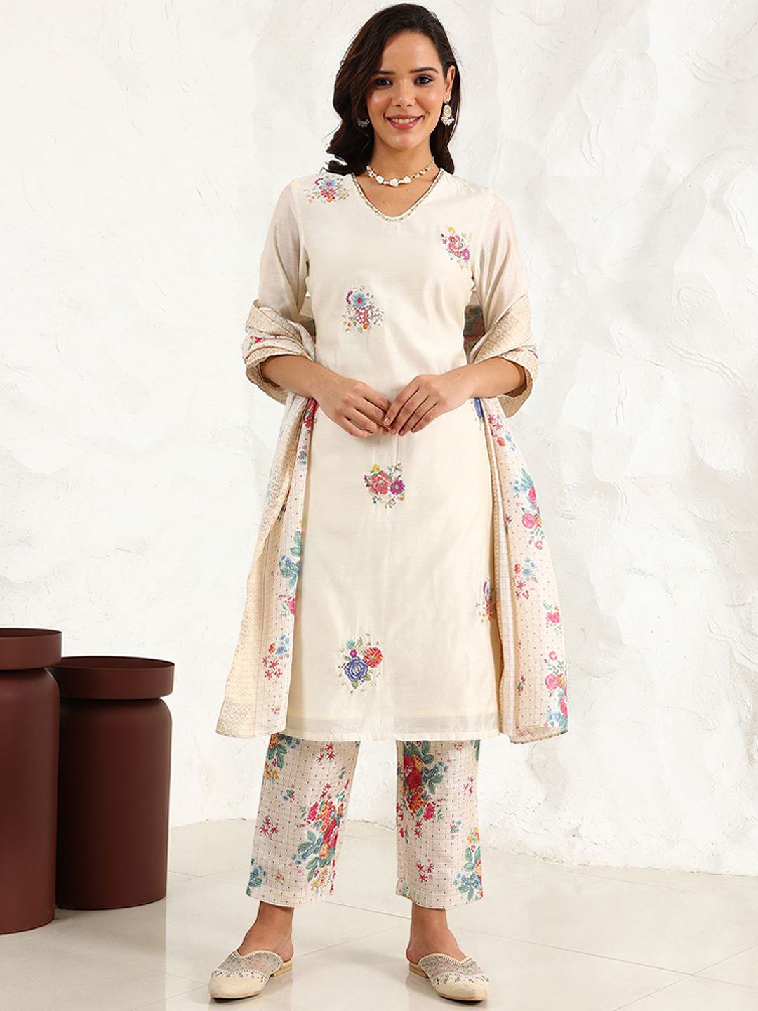 W Women Floral Printed Regular Thread Work Kurta with Trousers & With Dupatta