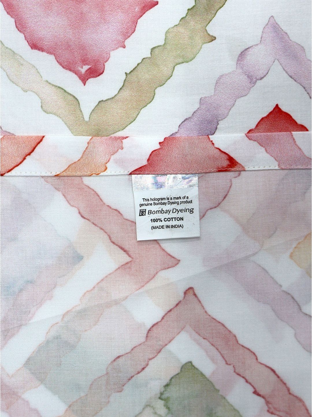 BOMBAY DYEING Peach-Coloured Printed 300 TC Cotton King Bedsheet with 4 Pillow Covers