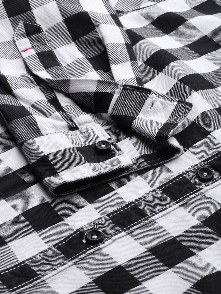 The Indian Garage Co Men White & Black Slim Fit Checked Casual Shirt