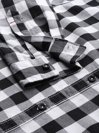The Indian Garage Co Men White & Black Slim Fit Checked Casual Shirt