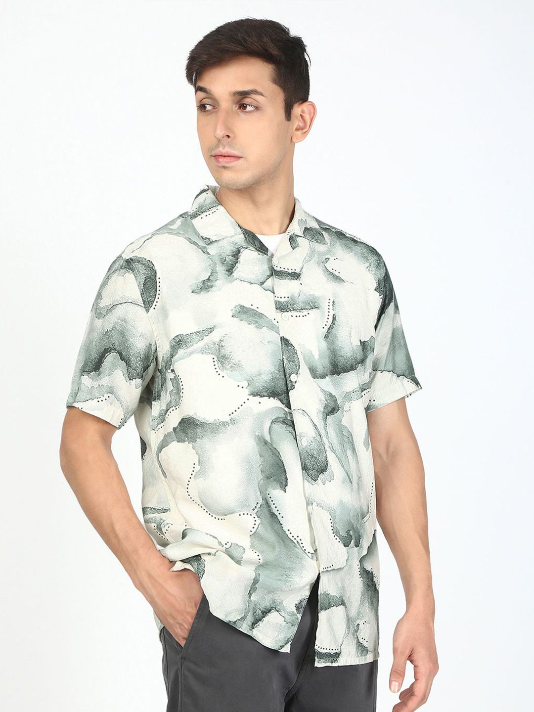 Bene Kleed Men Abstract Printed Cuban Collar Casual Shirt