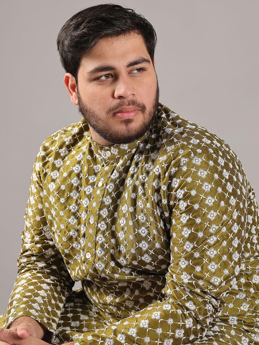 SOJANYA PLUS Size Floral Embroidered Band Collar Thread Work Straight Kurta