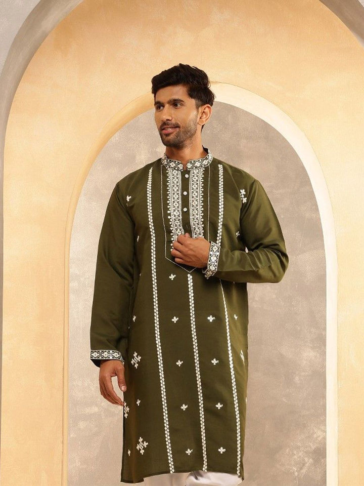 Anouk Geometric Embroidered Mandarin Collar Thread Work Cotton Silk Straight Kurta