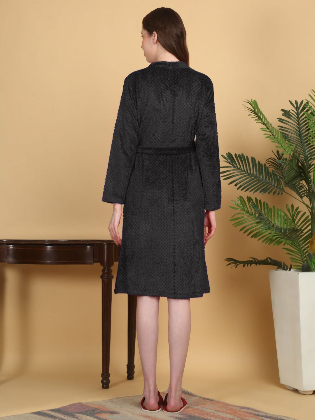 KLOTTHE Black Self Design Woollen Full Sleeves Bath Robe With Belt